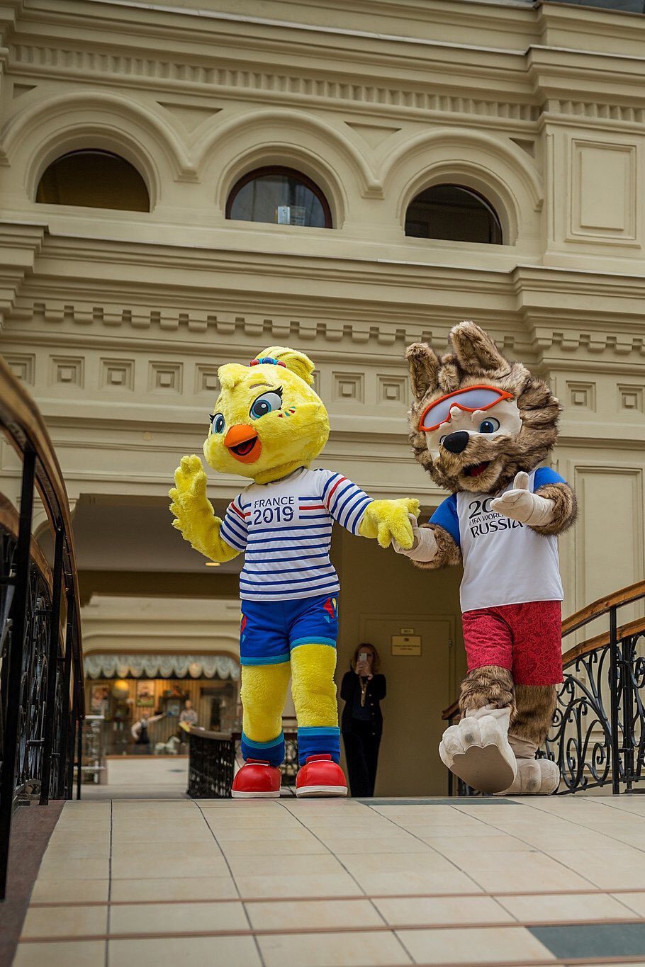 Tournée Ettie, Coupe du Monde féminine 2019, Ettie et Zabivaka à Moscou